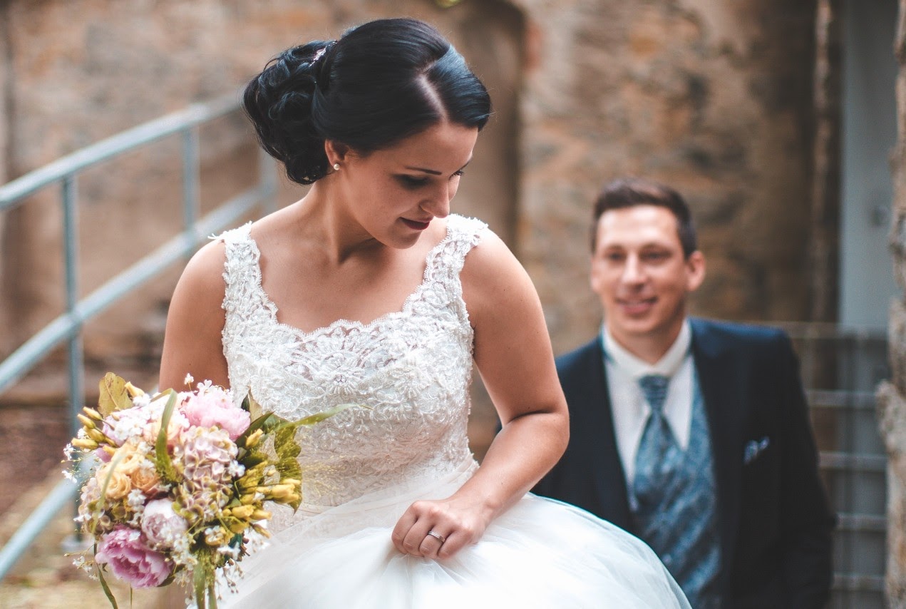 Discover Why There Is No Right Way to Wear Your Wedding Ring
