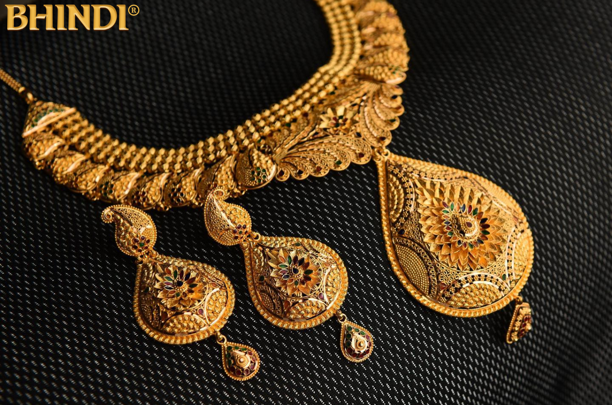 What are the Trending Designs in Women’s Necklaces?