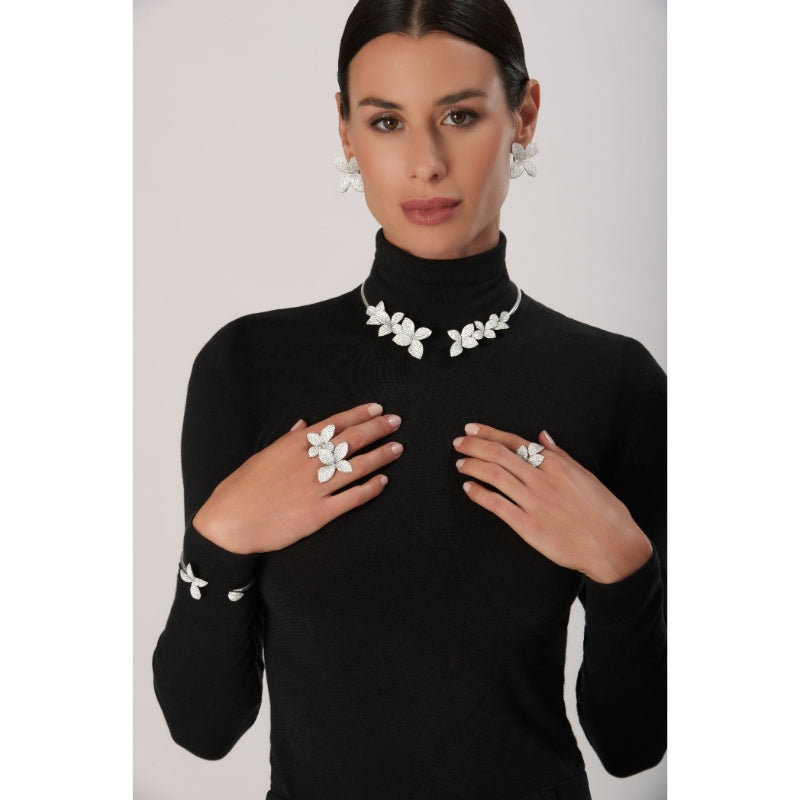 Giardini Segreti Multi Flower Necklace in 18K White Gold with White Diamonds.