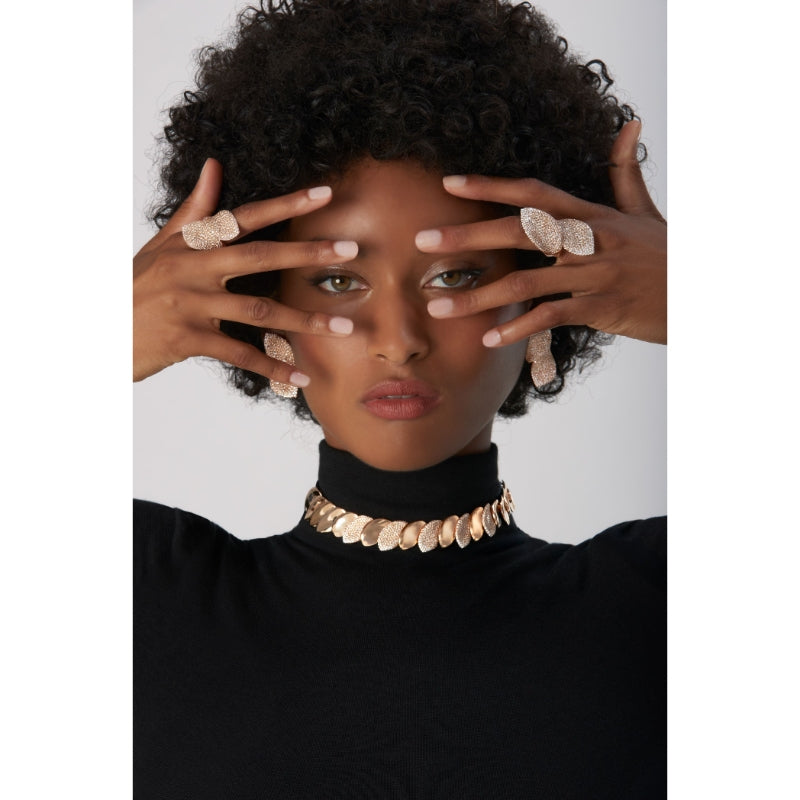 Aleluiá Ring in 18K Rose Gold with White and Champagne Diamonds.