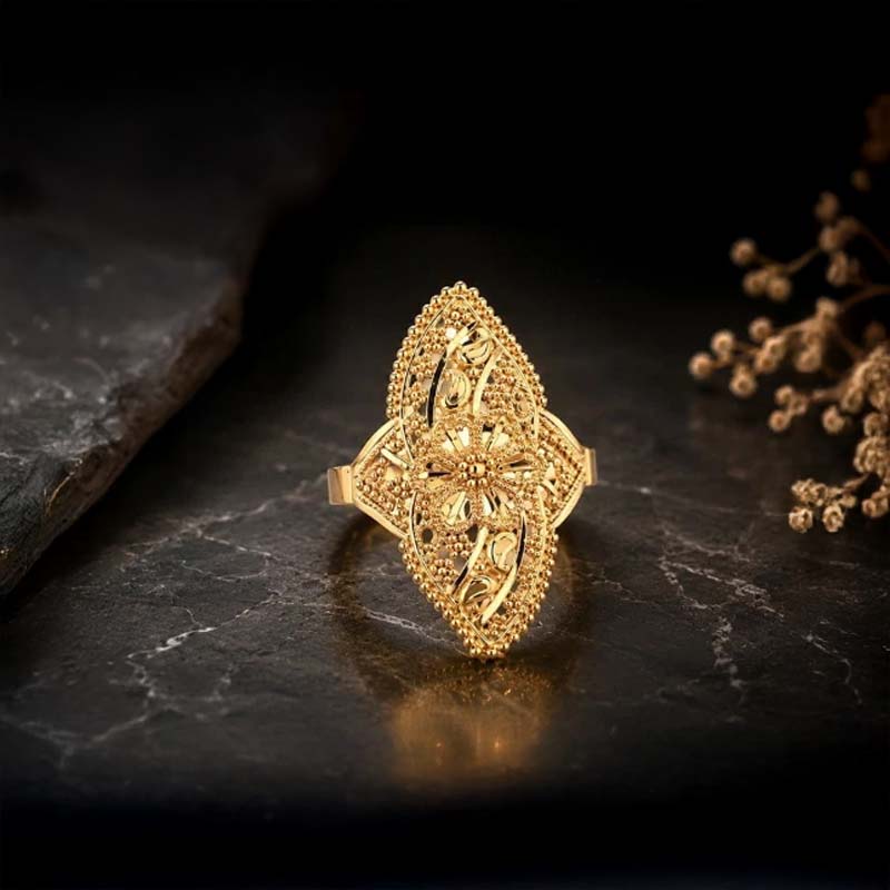 Elegant 22k yellow gold ring, size 7.25, a beautiful and timeless piece for any occasion.