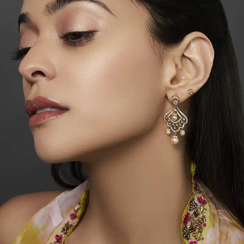 18K Gold Diamond Hanging Earrings