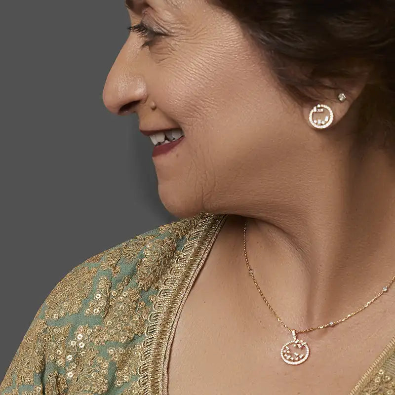 18K Gold Diamond Pendant Set, round