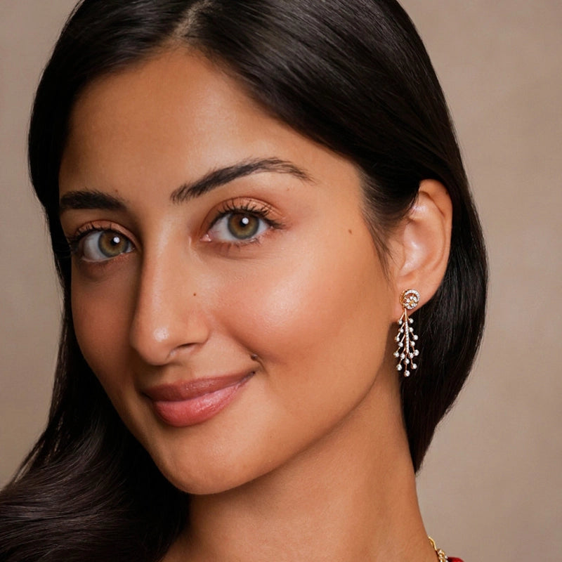 Elegant 18K Yellow Gold Necklace and Earring Set with Sparkling Diamonds