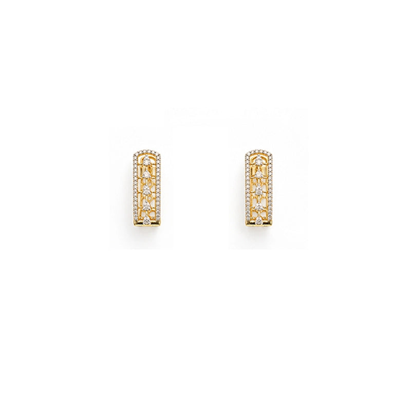 Elegant 18K Yellow Gold Necklace and Earring Set with Sparkling Diamonds