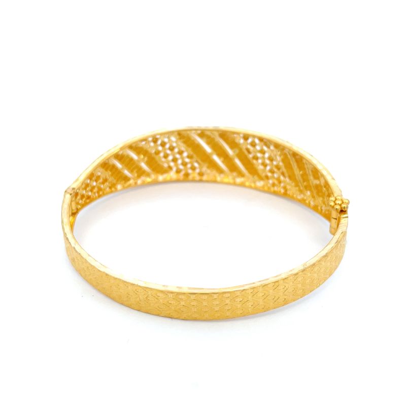 Elegant 22K Yellow Gold Bangle for Women, Timeless Design, Everyday Wear Accessory