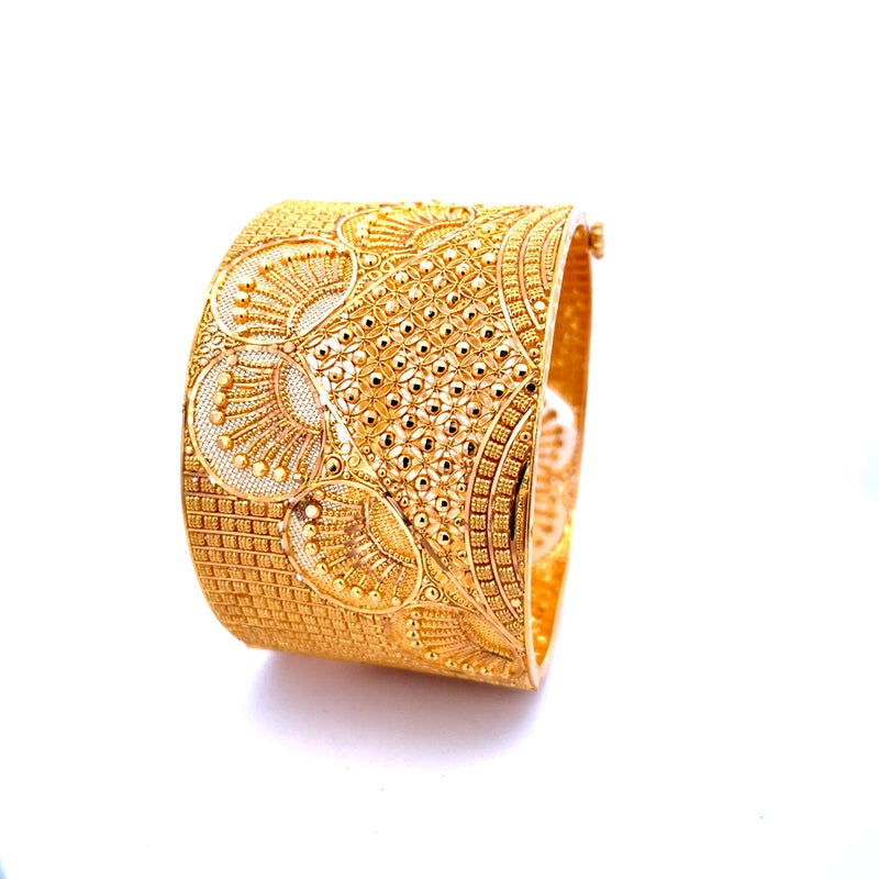 Elegant 22K Yellow Gold Bangle with Intricate Filigree Details for Women