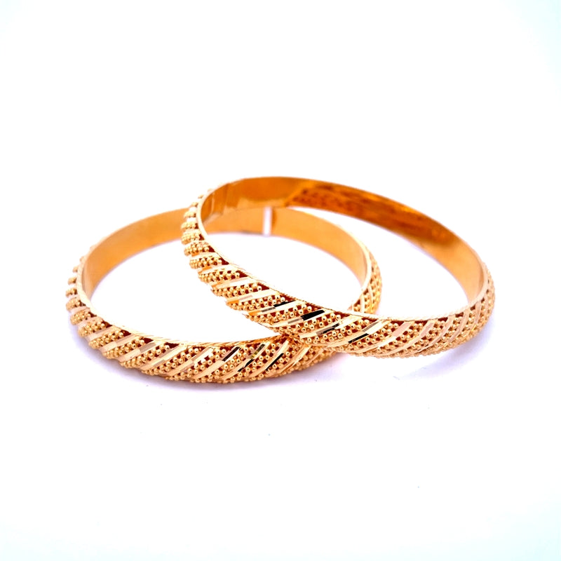 Elegant 22K Yellow Gold Bangle Set with Intricate Detailing Size 2.5