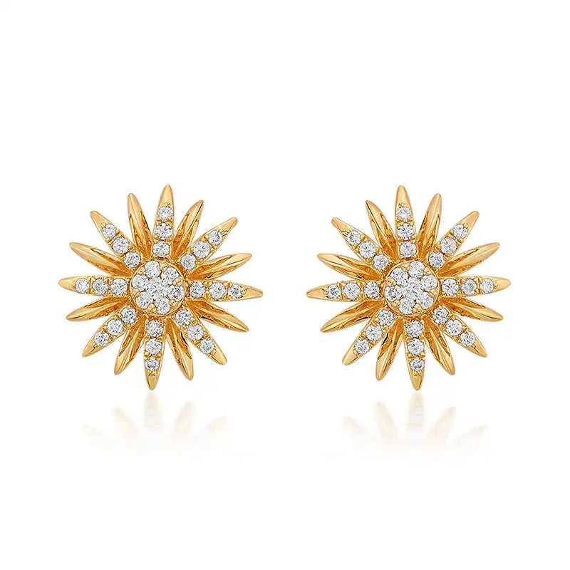 Sun-kissed, Lively Diamond Pendant & Studs