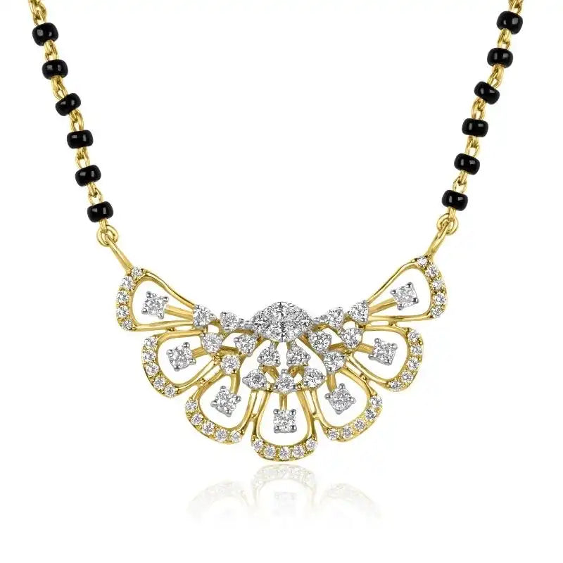 Beautiful 18K Yellow Gold Necklace with a Sparkling Diamond for Timeless Elegance