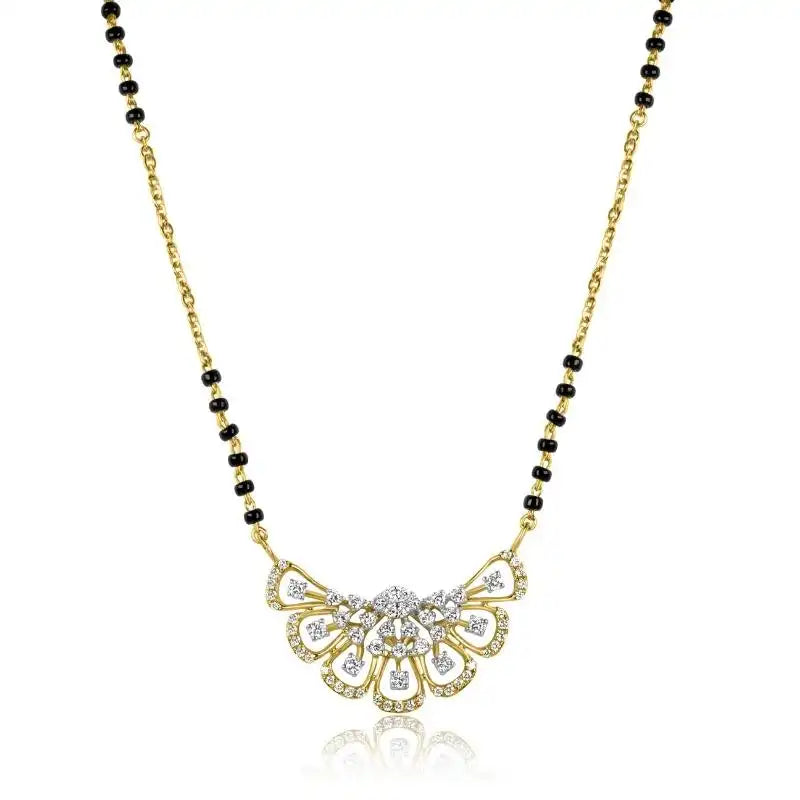 Beautiful 18K Yellow Gold Necklace with a Sparkling Diamond for Timeless Elegance