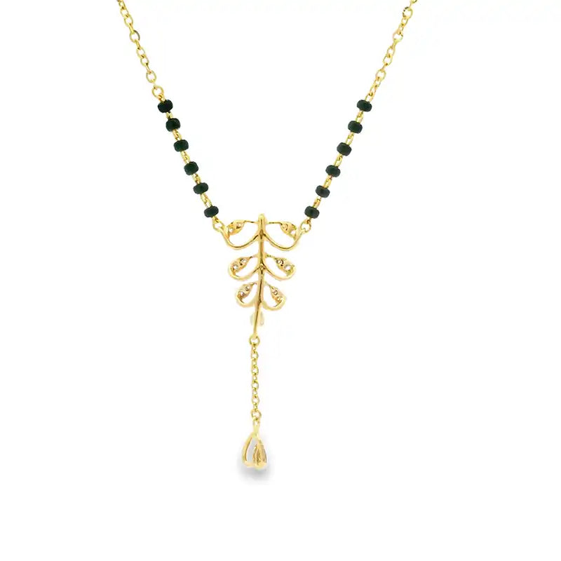 Elegant 18K Yellow Gold Diamond Pendant Necklace for Women