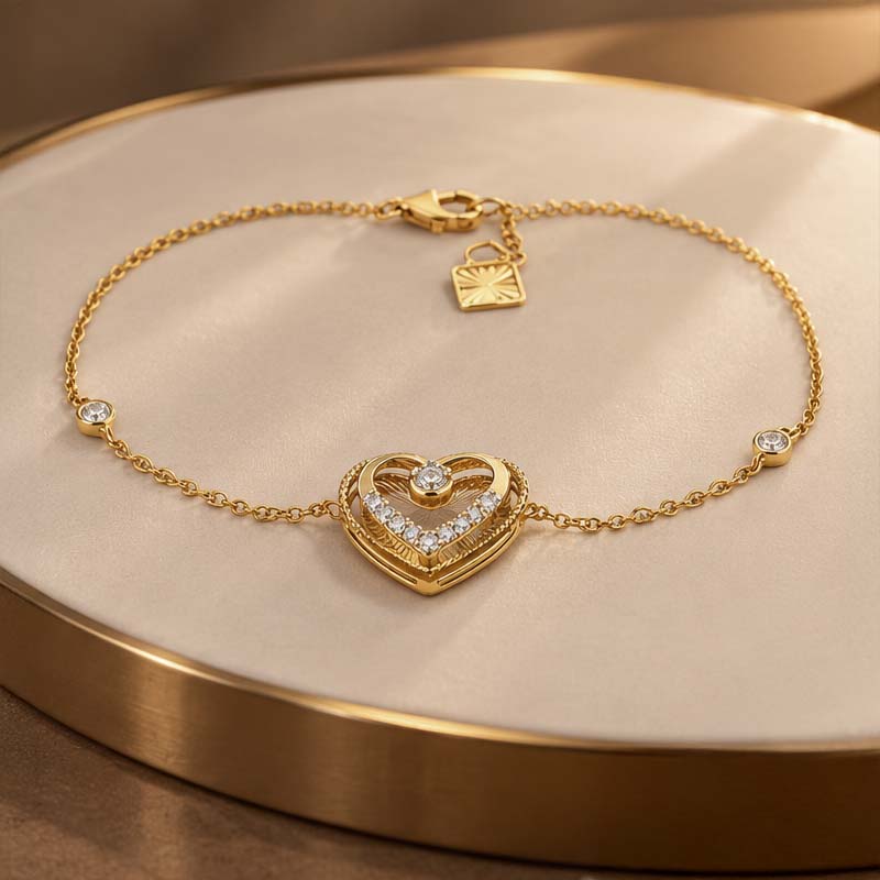 Elegant 18K Yellow Gold Chain Bracelet with Diamond Heart Charm for Everyday Wear