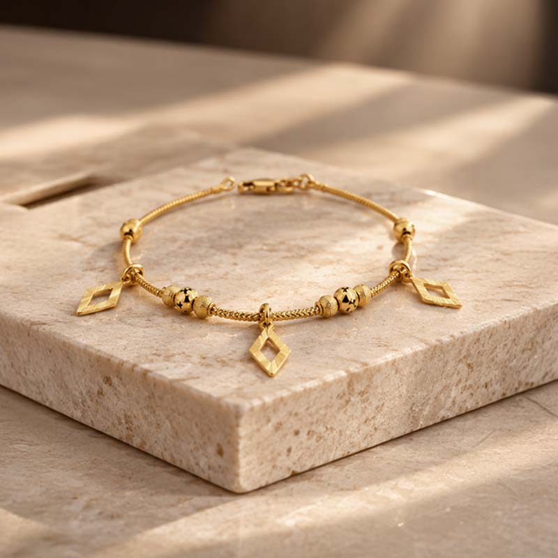 Elegant 22k Yellow Gold Charm Bracelet 7.3 Inch Lightweight and Beautiful