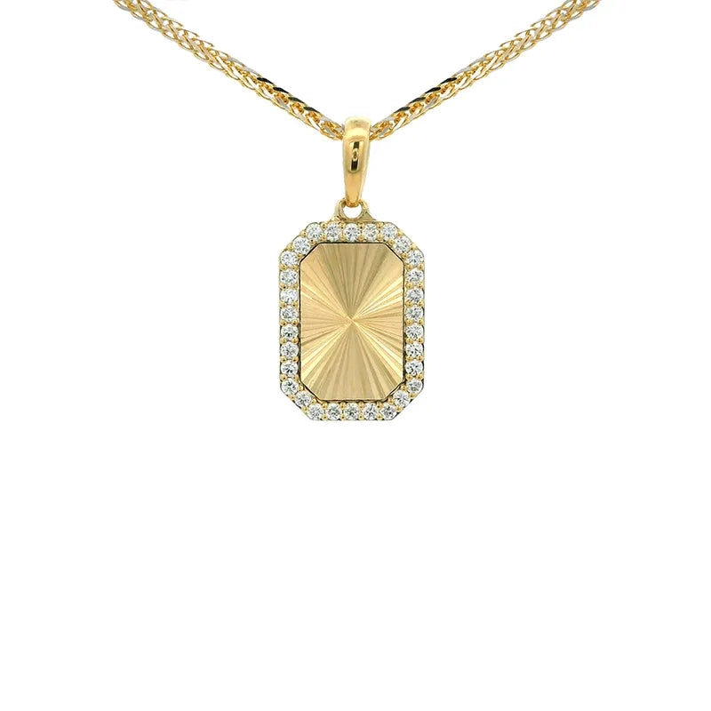Elegant Gold Pendant with Diamonds