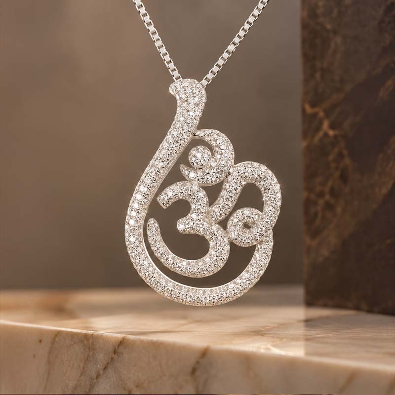 Asthetic OM pendant in Diamonds