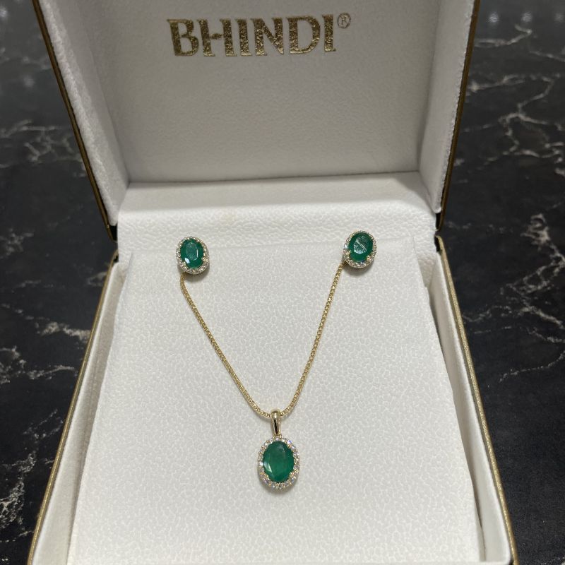 Oval Emerald Diamond Necklace Set