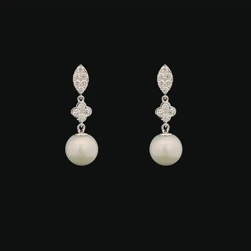 Clover leaf shaped Pearl Pendant Set