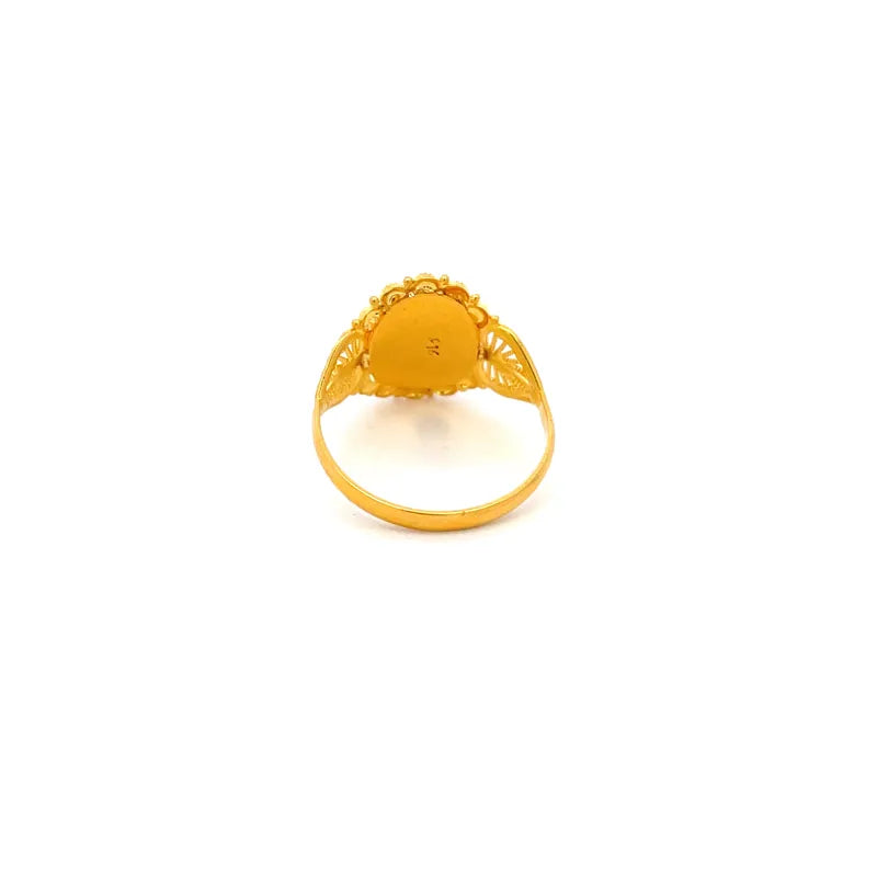 Elegant 22k Yellow Gold Ring Size 7.5 for Timeless Appeal