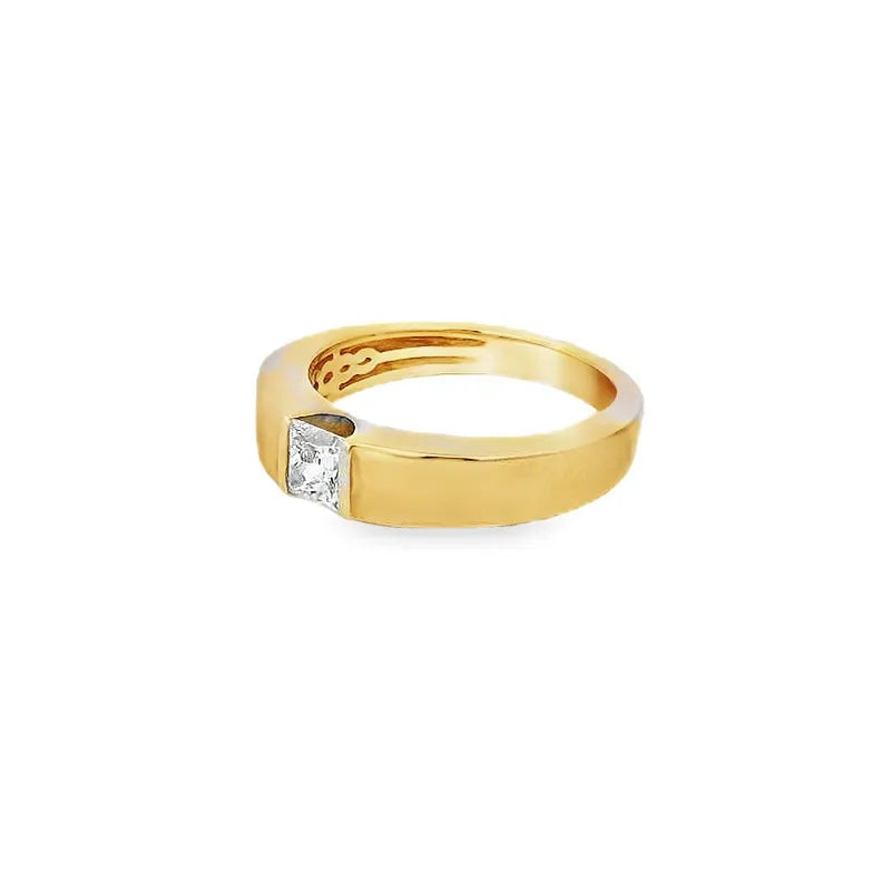 Elegant Gold Ring with Diamond