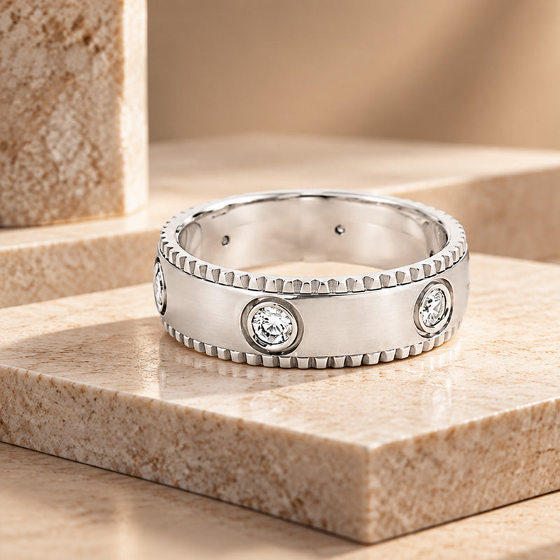 Elegant 18K Gold Ring with Diamonds