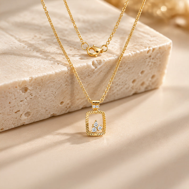 18K Yellow Gold Diamond Necklace with 5 Diamonds
