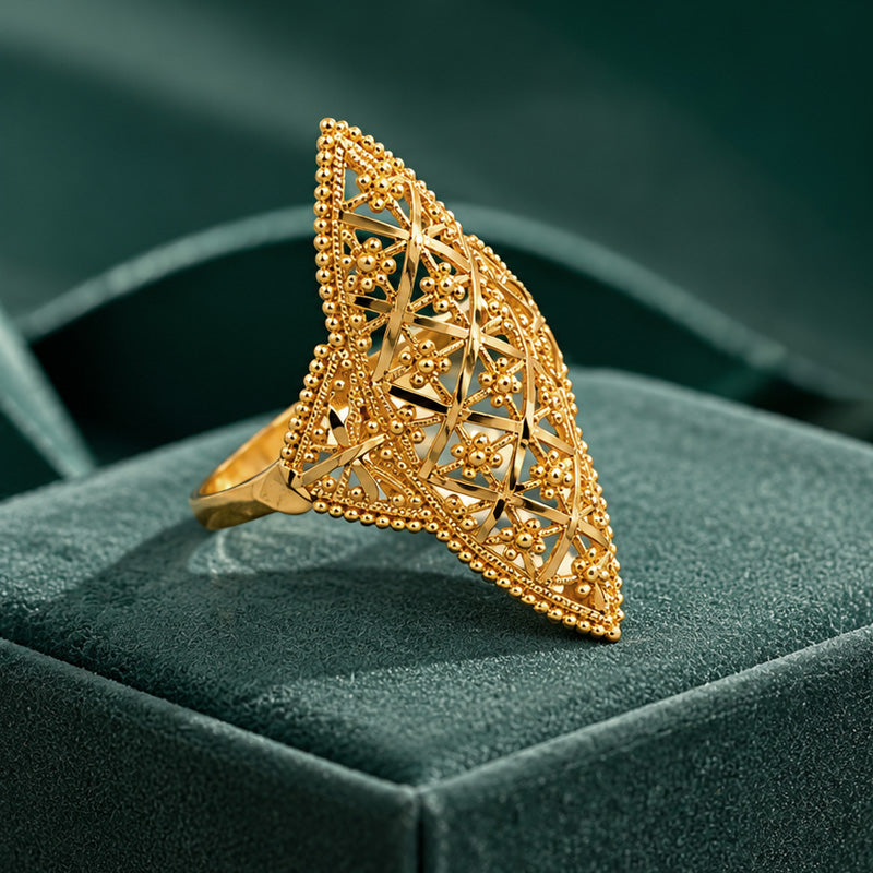 Elegant 22k Yellow Gold Ring in Size 8.0 for a Classic Look