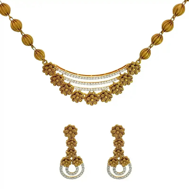 Antique Necklace Set in 18K Yellow Gold Diamonds