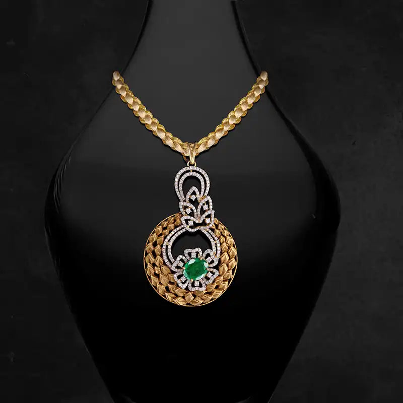Emerald Diamond Necklace in 18K Gold