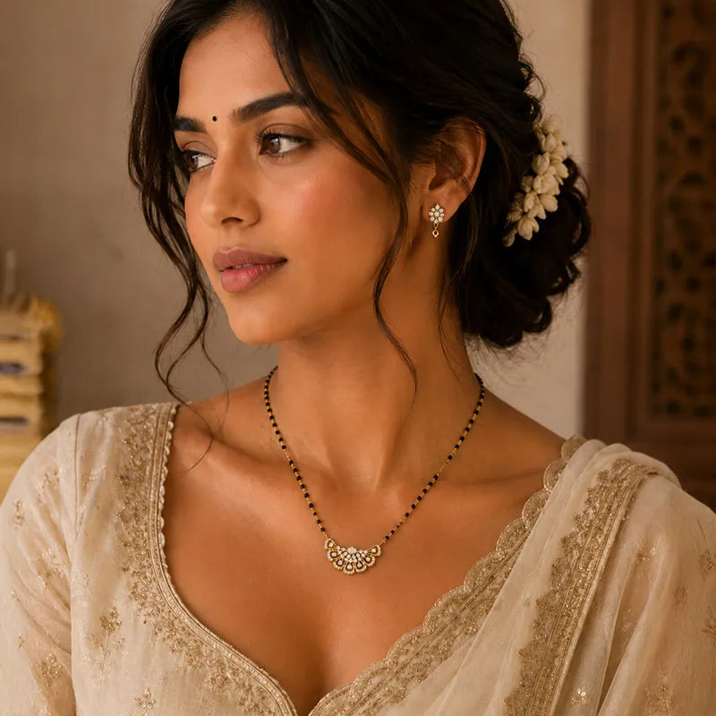Beautiful 18K Yellow Gold Necklace with a Sparkling Diamond for Timeless Elegance