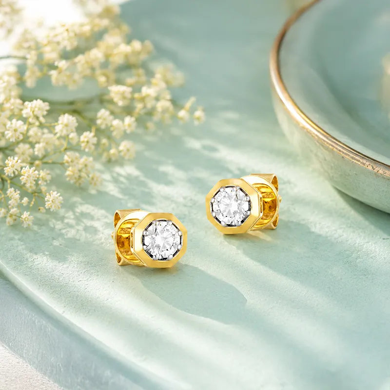 18K Diamond Simple Stud Earrings in Yellow Gold