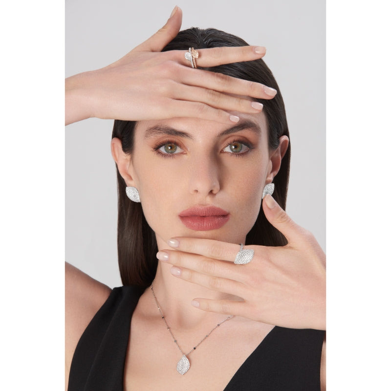 Alelui&aacute; Necklace in 18K White Gold with White Diamonds.