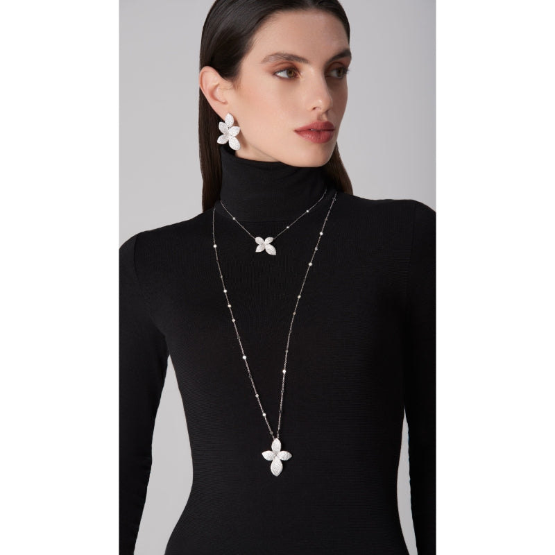Giardini Segreti Small Flower Necklace in 18K White Gold with White Diamonds.