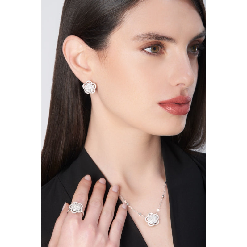 Bon Ton Ring in 18K White Gold with Onyx and Diamonds.