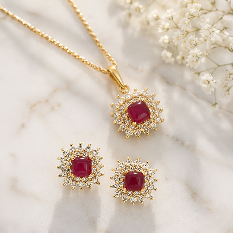 18K Gold Pendant Set in Ruby and Diamonds - Square