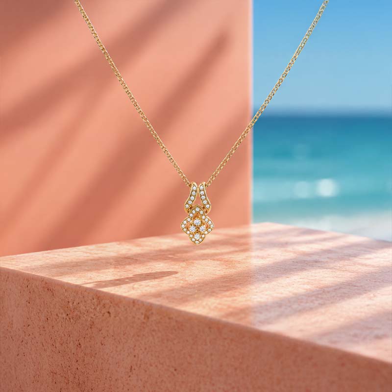 Elegant 18K Gold Diamond Pendant