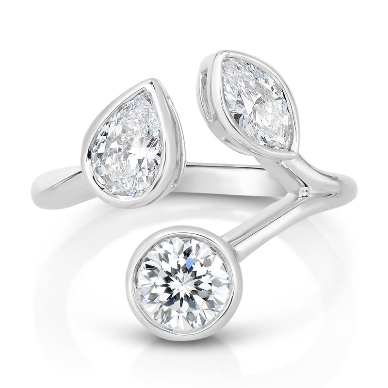 18K WHITE GOLD DOLCE 3 STONE RING - H VS1