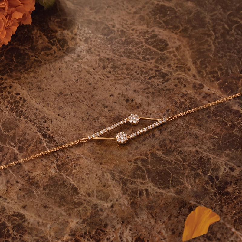 Elegant 18K yellow gold dainty bracelet with sparkling diamonds