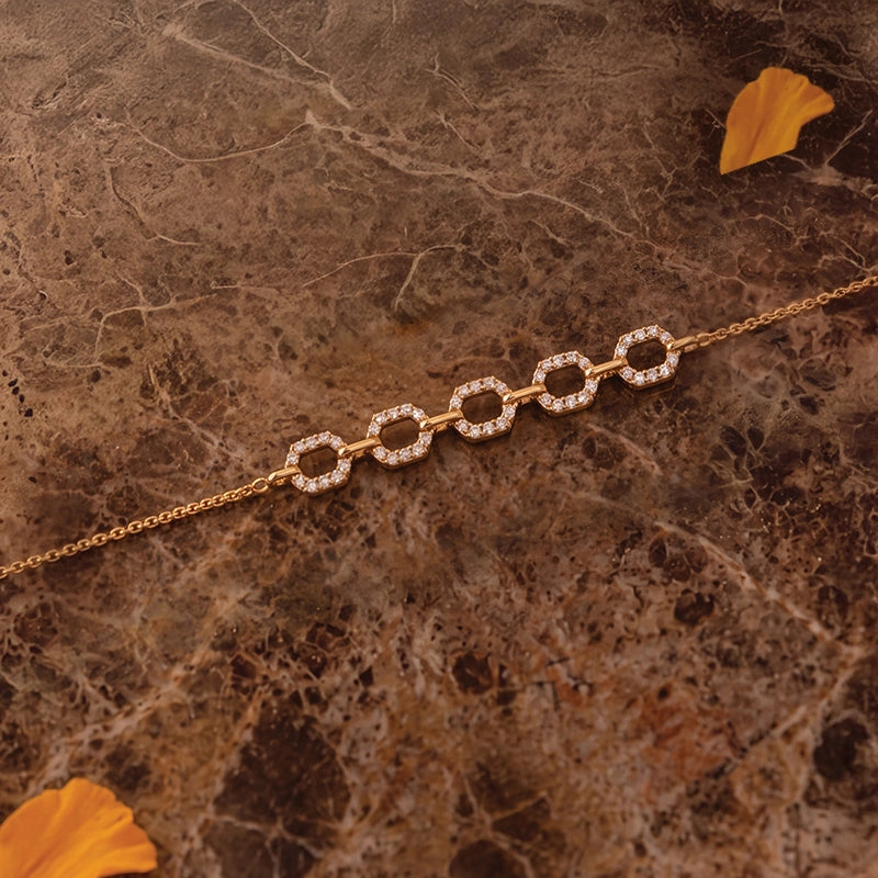 Delicate 18K yellow gold bracelet adorned with sparkling diamonds for women