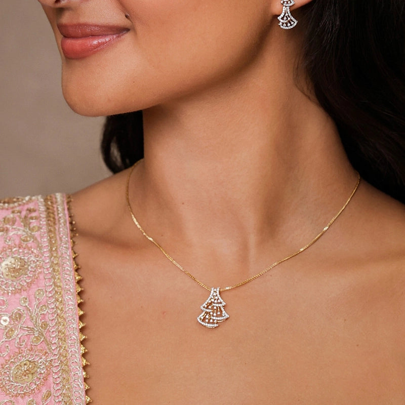 Elegant 18k yellow gold diamond pendant and hanging earrings set with chain