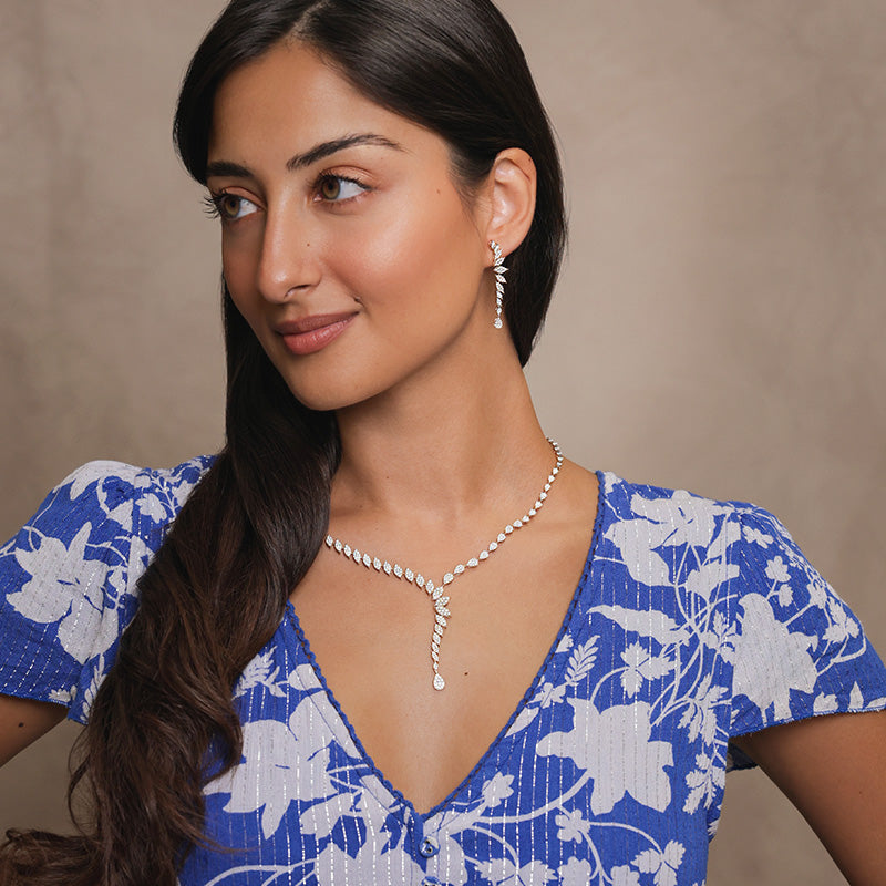 Elegant 18K Yellow Gold Statement Necklace and Hanging Earrings Set for Women