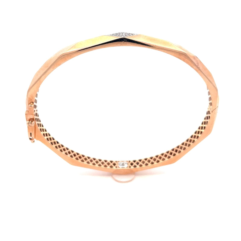 Elegant 18K Rose Gold Bangle Bracelet with a Simple and Timeless Design for Women