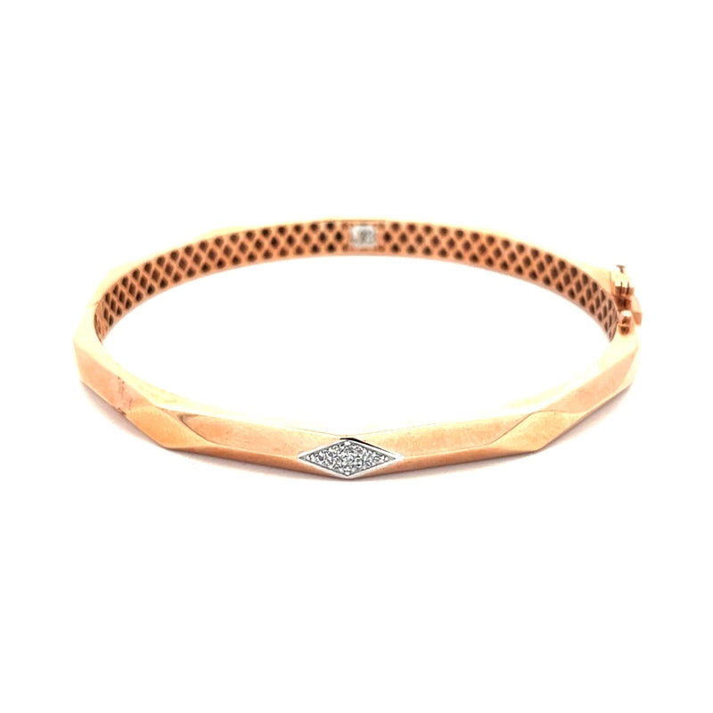 Elegant 18K Rose Gold Bangle Bracelet with a Simple and Timeless Design for Women