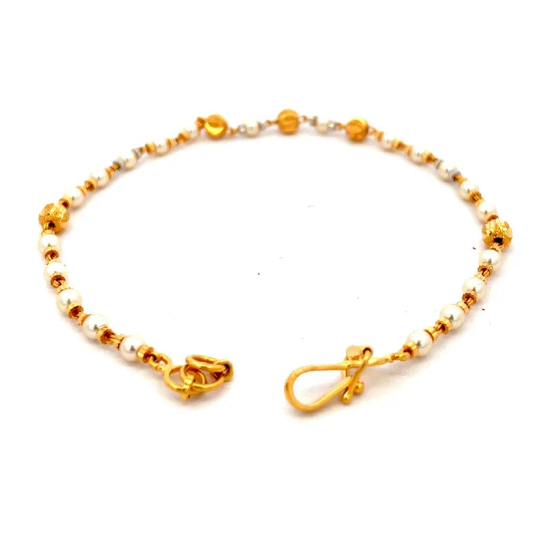 Elegant 22K yellow gold bracelet, simple design, perfect for any occasion or gifting