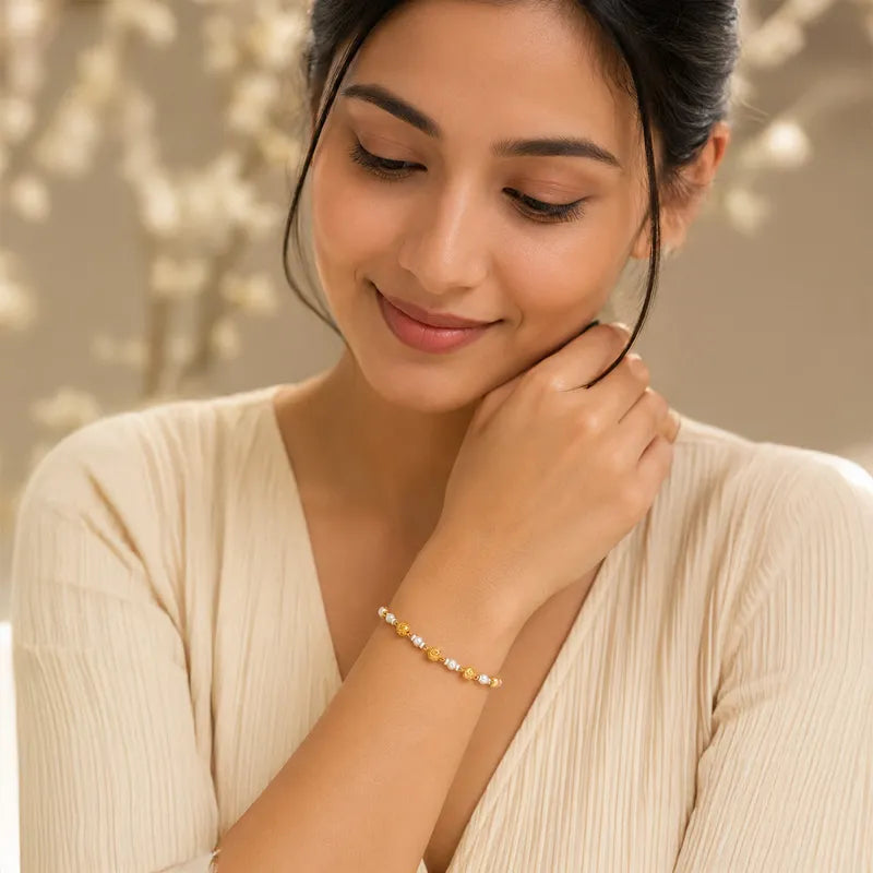 Elegant 22K yellow gold bracelet, simple design, perfect for any occasion or gifting
