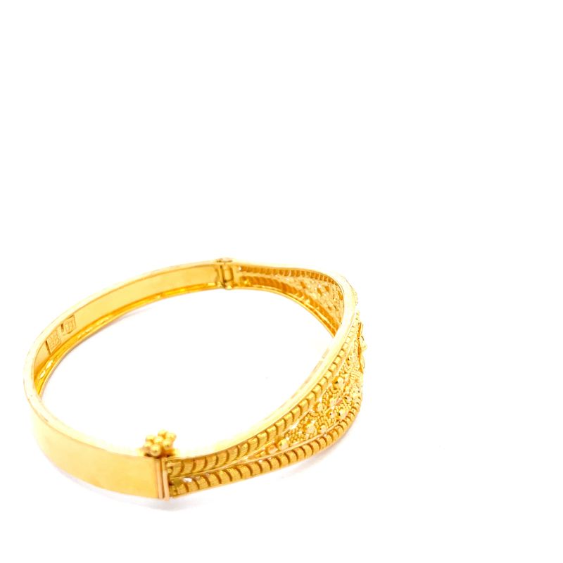 Elegant 22K Yellow Gold Ladies Bangle for Everyday Style and Special Occasions