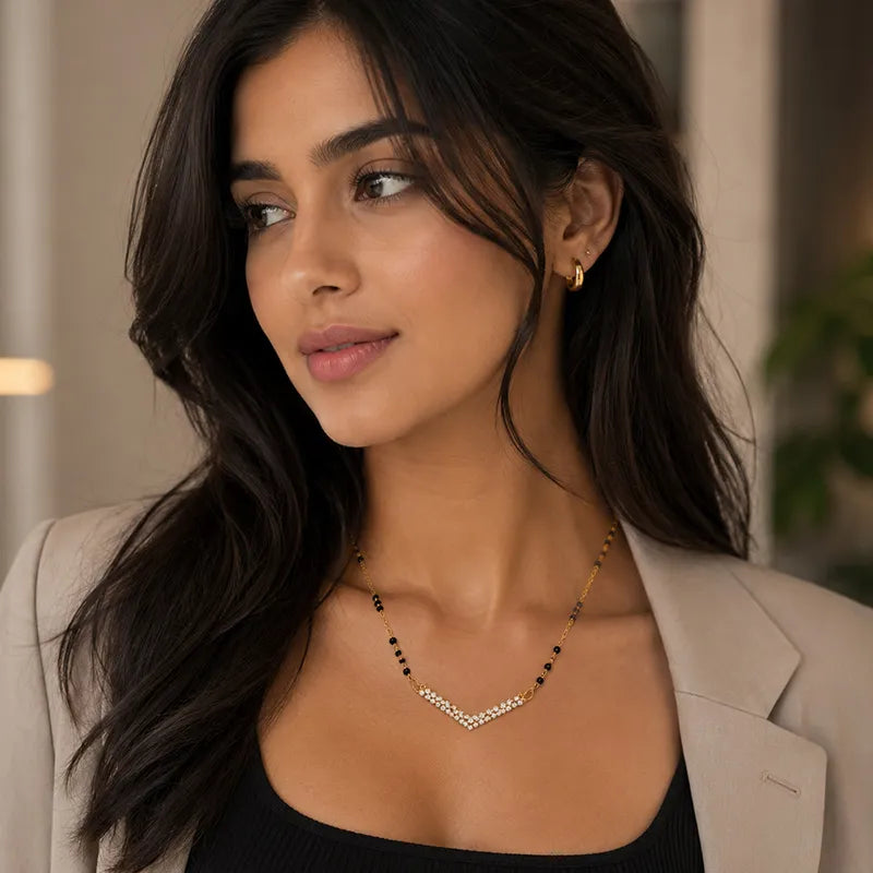 V-shaped Mangalsutra in 18K gold and Diamonds