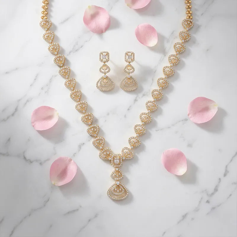 Elegant Necklace Set in Gold & Diamond