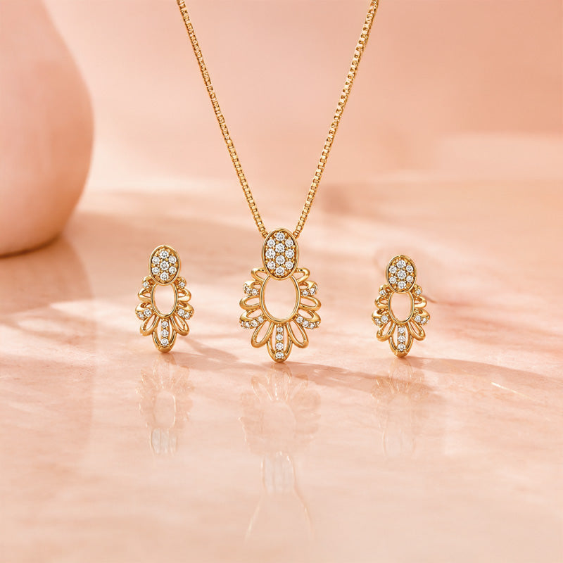 Exquisite Gold Diamond Pendant Set with chain