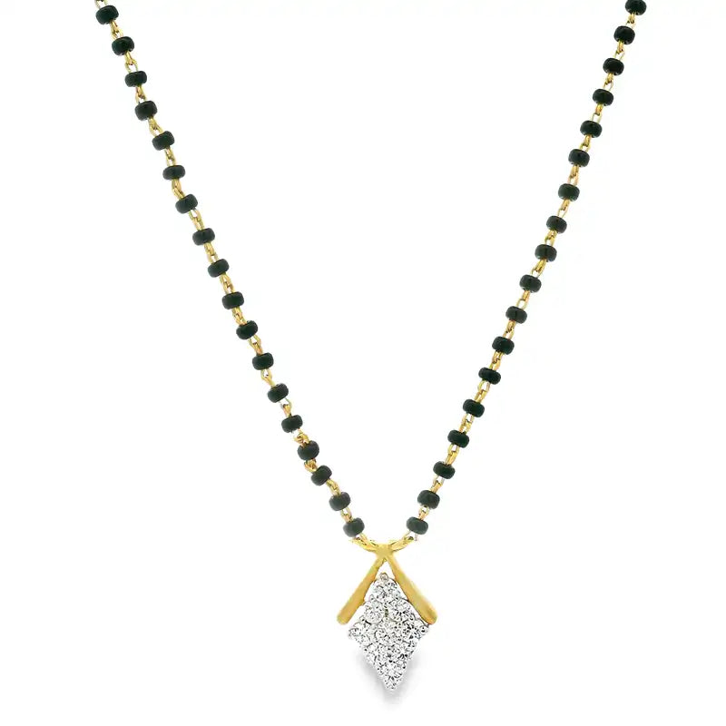 Minimalist Pendant Necklace in 18K Gold and Diamonds for Timeless Beauty and Sparkle